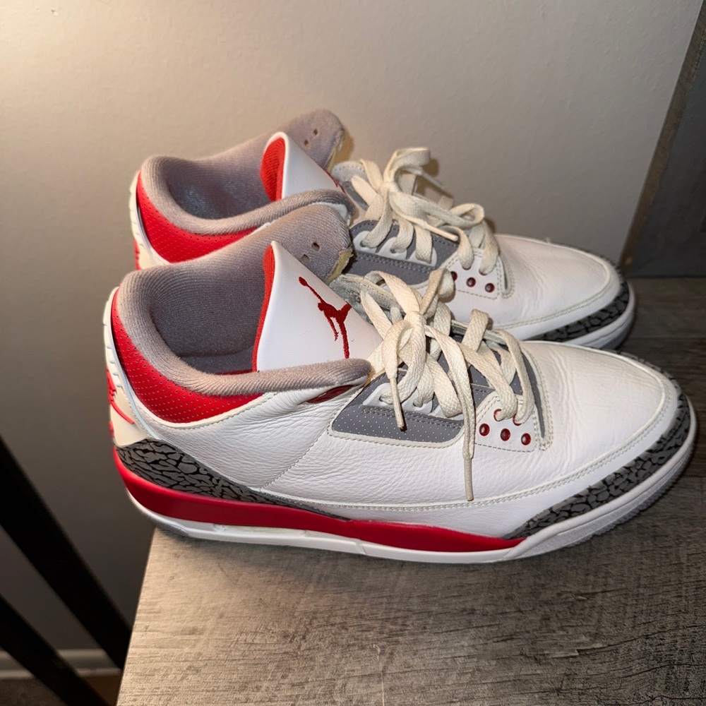 Retro Fire Red 3s - Picture 3 of 6